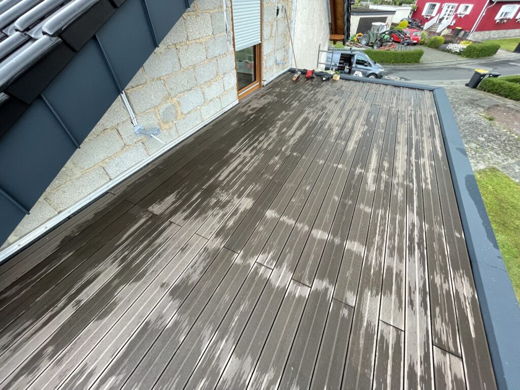 Holzterrasse aus BPC Terrassendielen