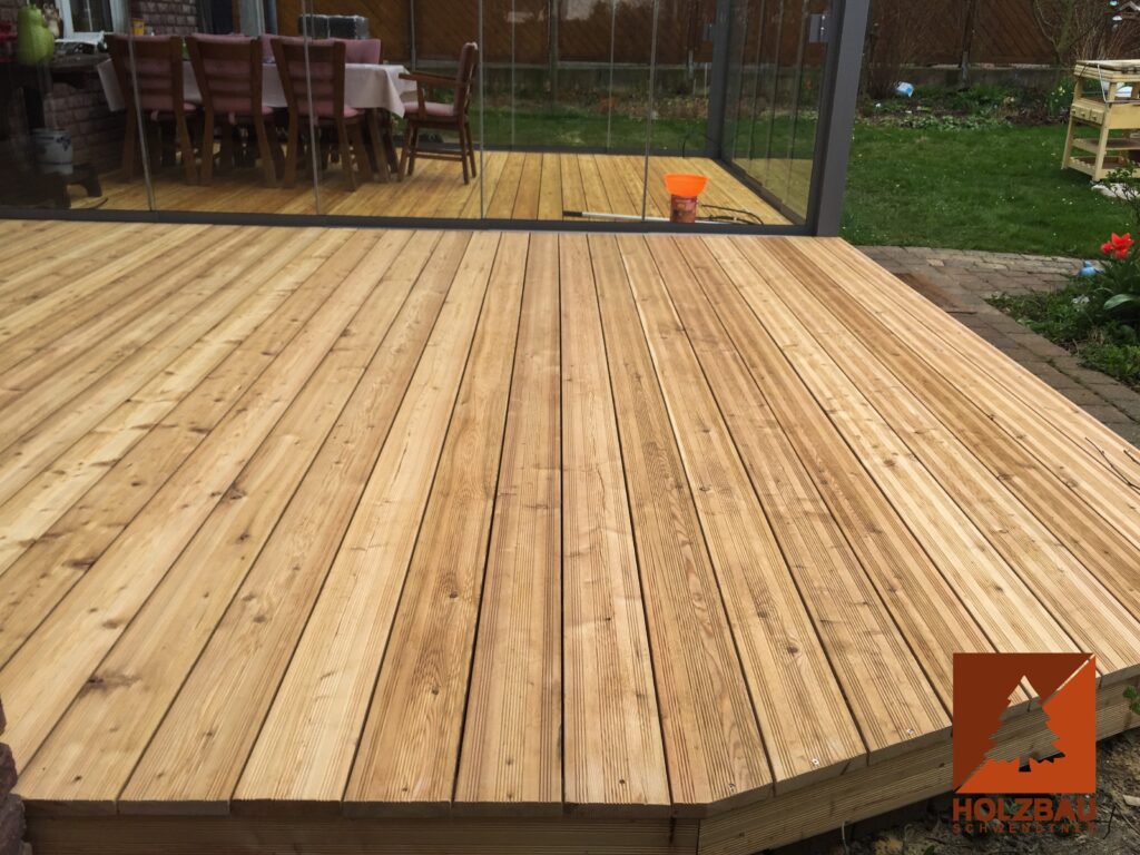 Holzterrasse aus Lärchenholz in Bad Münstereifel
